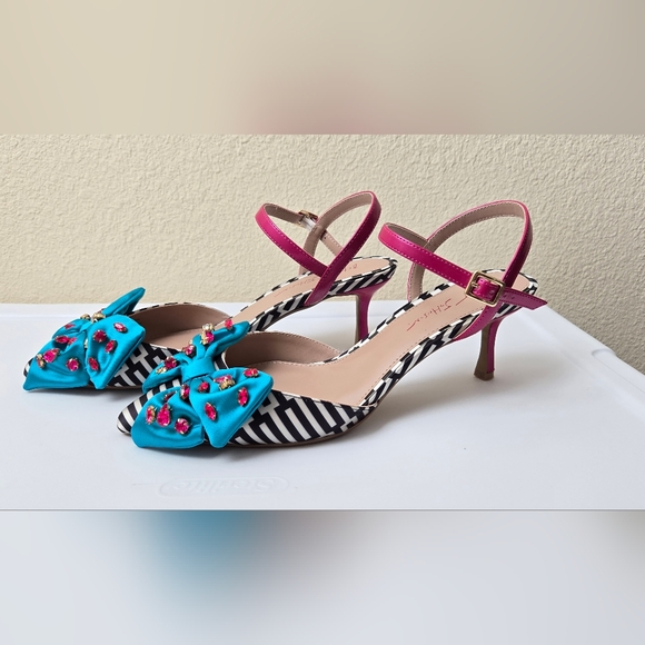 Betsey Johnson Black and White Striped Heels with Blue Bow - Picture 3 of 4